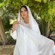 شال زنانه نخی ساده پلیسه منگوله دار رنگ سفید کیفیت عالی کد r1585