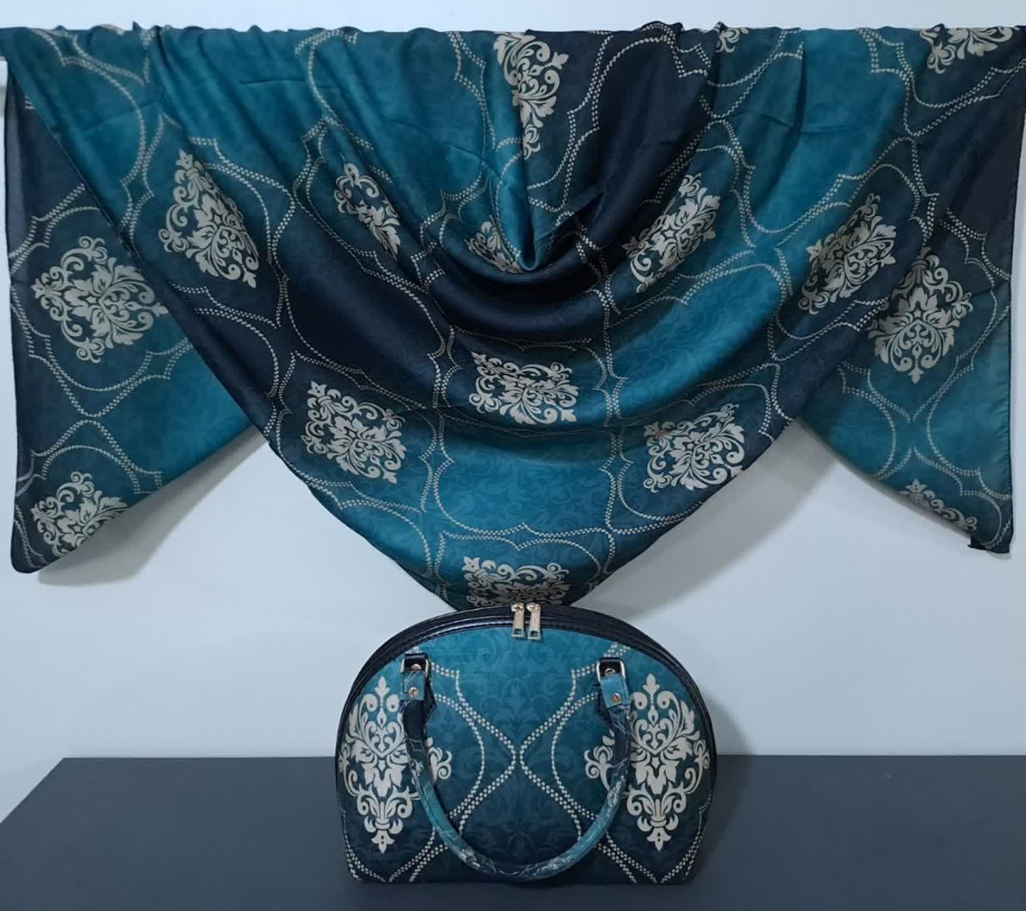 ست کیف و روسری زنانه با کیف نیمگرد رنگ آبی فیروزه ای طرحدار سنتی با ارسال رایگان کد na1491