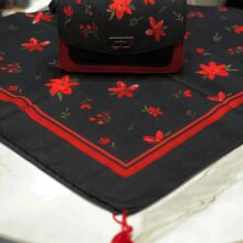 ست کیف و روسری زنانه طرح فلاور رنگ مشکی با گل های قرمز با کیف دسته چرمی کیفیت عالی با ارسال رایگان کد mo416