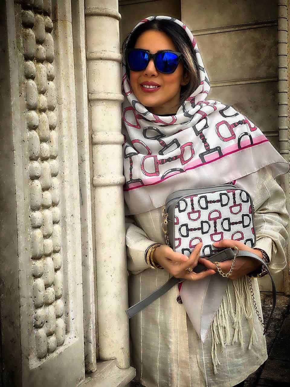 ست کیف و روسری زنانه طرح نلین رنگ طوسی صورتی با کیف کوچک کیفیت عالی با ارسال رایگان کد mo429