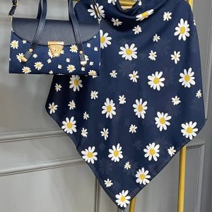 ست کیف و روسری زنانه طرح جدید بابونه سرمه ای کیفیت عالی کد mo718