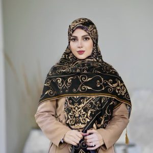 روسری نخی زنانه طرح سنتی منگوله دار mo901
