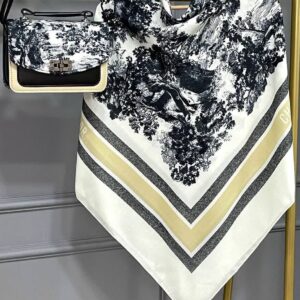 ست کیف و روسری زنانه طرح جدید دیور جنگل رنگ مشکی کرم کیفیت عالی کد mo958